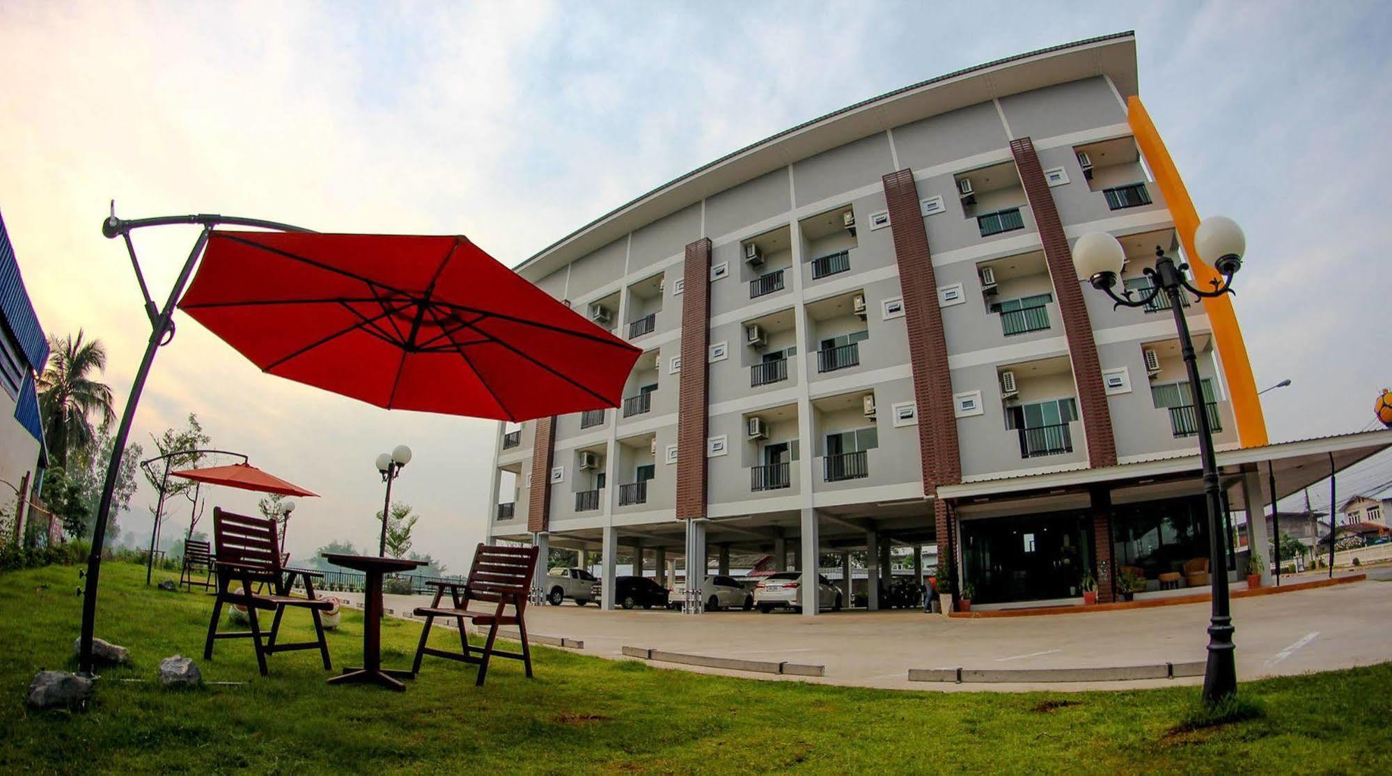 Plus Hotel Loei Eksteriør bilde